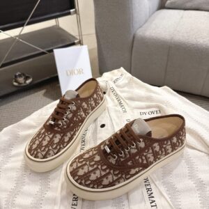 dior saltwind sneakers in brown dior oblique jacquard