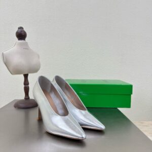 bottega veneta kitten heel pumps