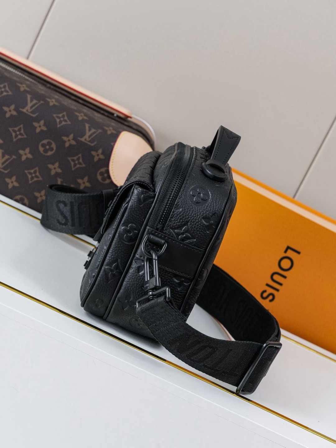 louis vuitton s lock messenger bag louis vuitton s lock messenger bag