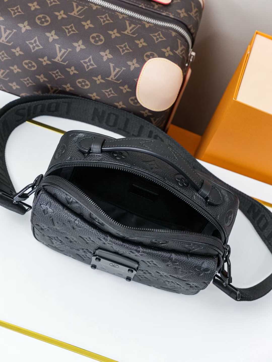 louis vuitton s lock messenger bag louis vuitton s lock messenger bag