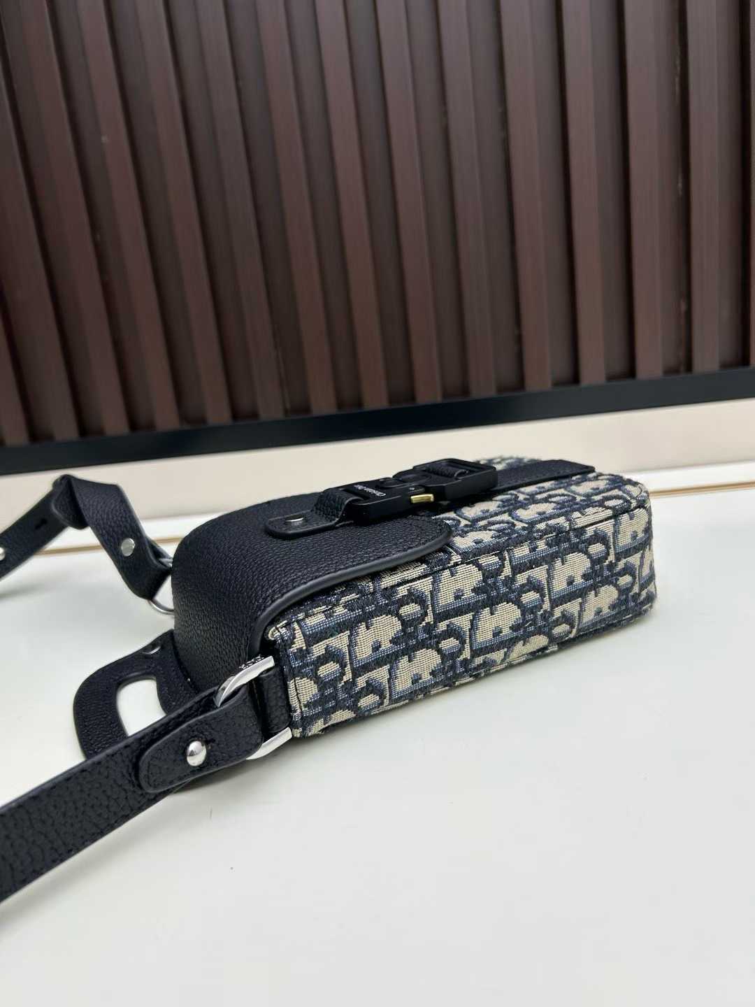 christian dior saddle vertical pouch christian dior saddle vertical pouch