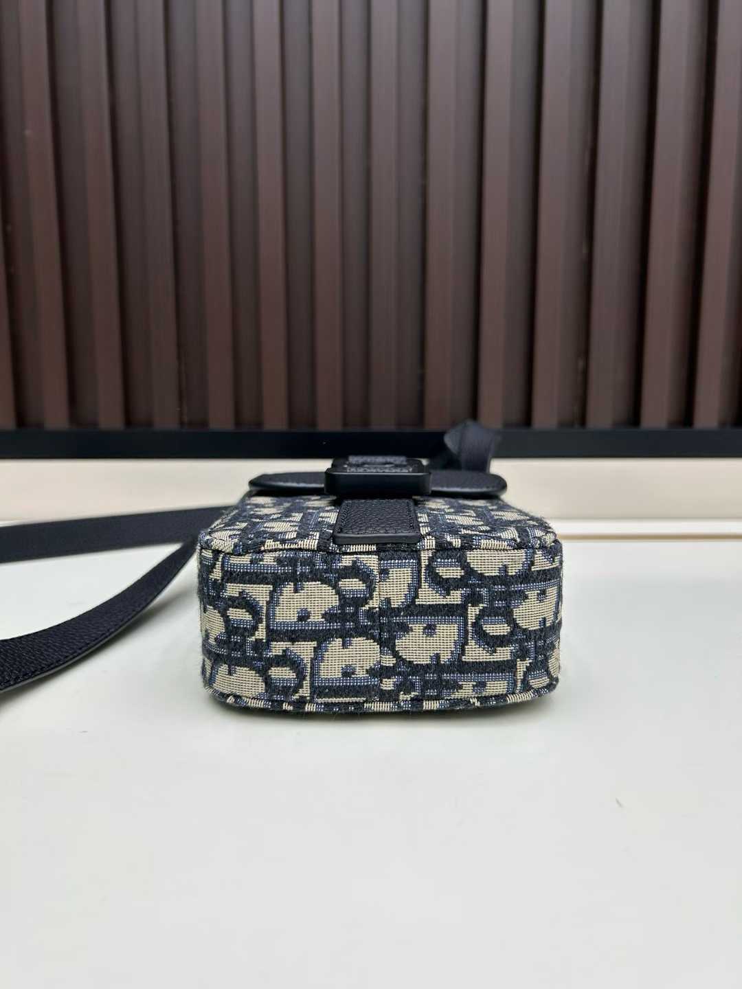 christian dior saddle vertical pouch christian dior saddle vertical pouch